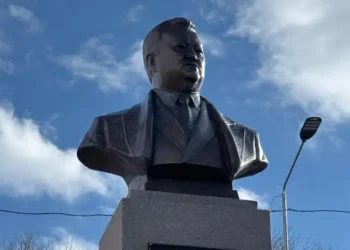 Кегенде Заманбек Нұрқаділовке арналған ескерткіш-бюст ашылды