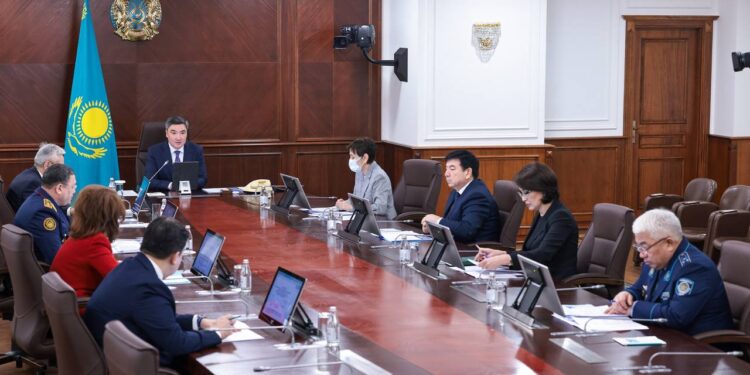 Провести ревизию казахстанской авиации поручил Бектенов после крушения самолета близ Актау