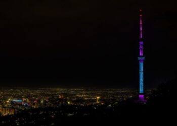 В Алматы провели световое шоу на телебашне Коктобе