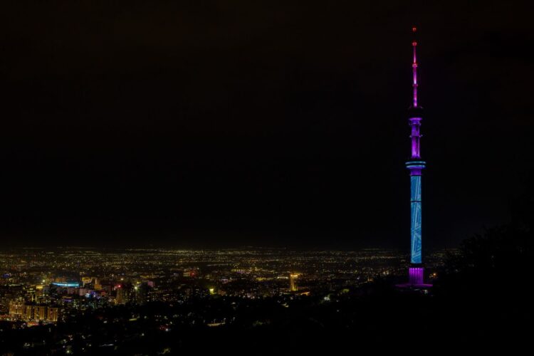 В Алматы провели световое шоу на телебашне Коктобе