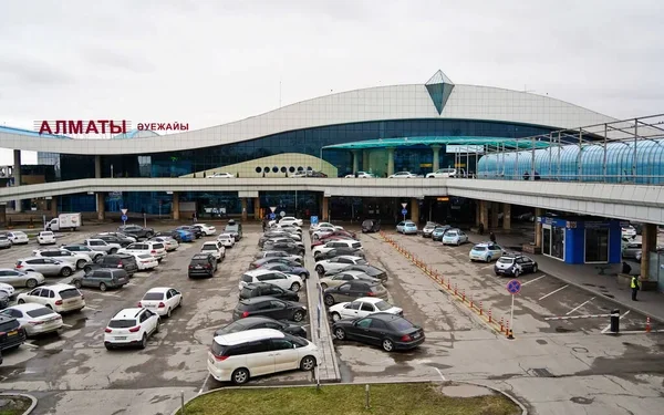 С начала 2025 года в аэропорту Алматы вводят новые тарифы на парковку