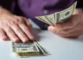 Как рост курса доллара скажется на жизни казахстанцев: мнение экспертов