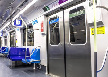 На станциях метро Алматы появилась сотовая связь