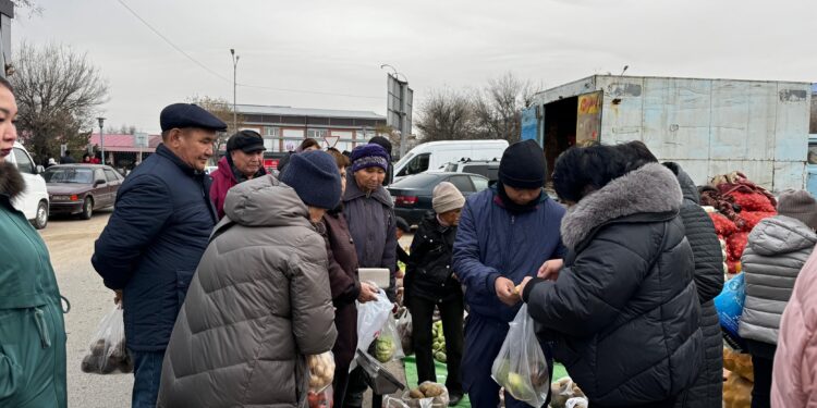 На базаре в Конаеве продают просроченные продукты