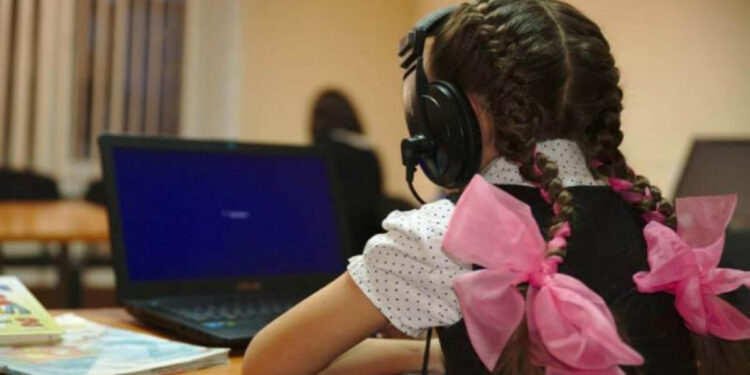 Бүгін Астана мектептерінде бірінші ауысым қашықтықтан білім алады