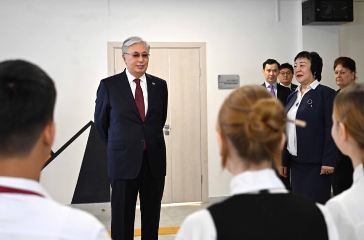 Токаев посетил школу имени своего отца в Уштобе