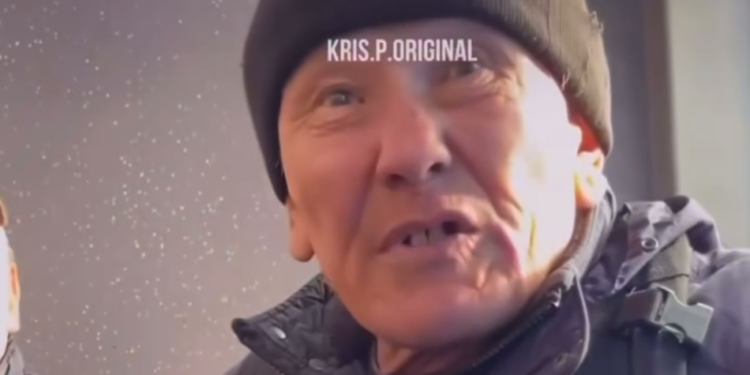 Мужчина ударил школьницу в автобусе Алматы