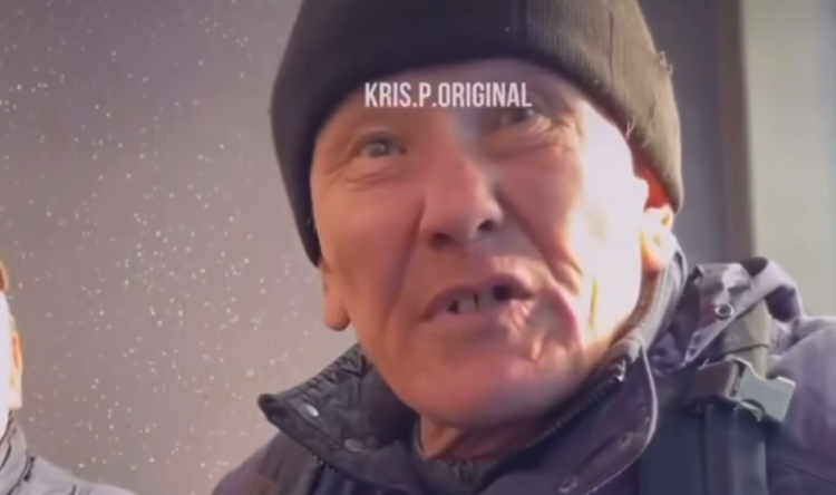 Мужчина ударил школьницу в автобусе Алматы