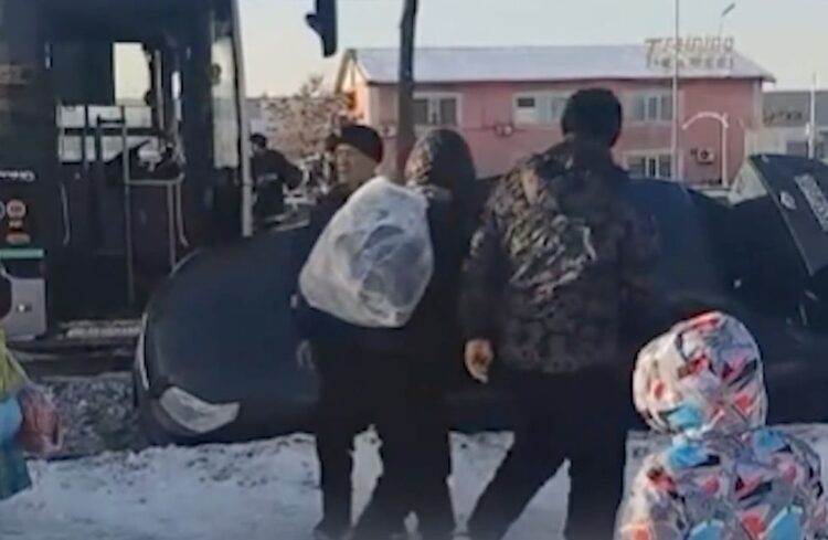 ДТП на Северном кольце: автобус столкнулся с легковушкой, машина улетела в арык