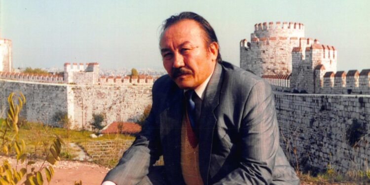 Умер казахский писатель Мухтар Магауин