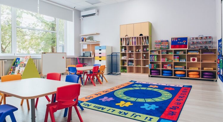 Баланы тепкен тәрбиешіге қатысты сотқа дейінгі тергеу басталды