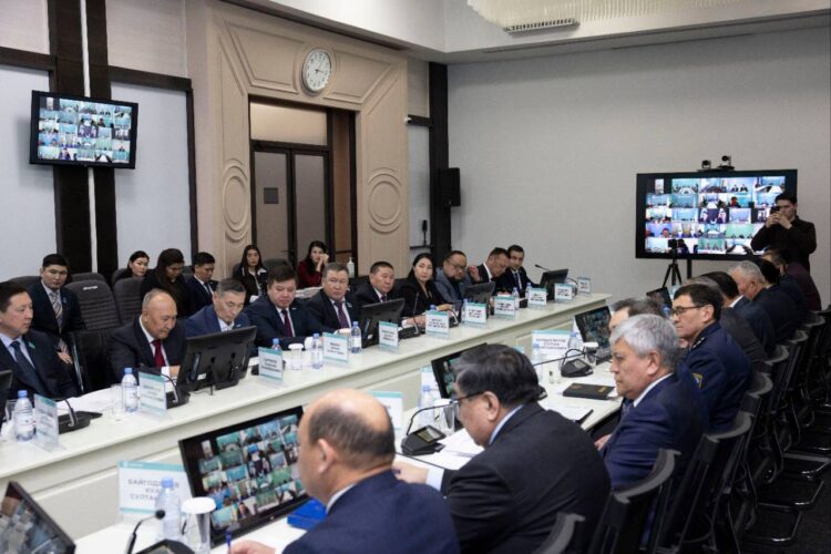 Партия «AMANAT» требует усилить контроль за выполнением программы