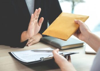 Жамбыл облысының бас онкологіне 12 млн теңге айыппұл салынды