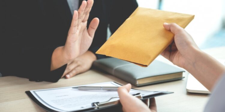 Жамбыл облысының бас онкологіне 12 млн теңге айыппұл салынды