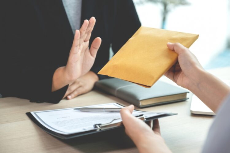 Жамбыл облысының бас онкологіне 12 млн теңге айыппұл салынды