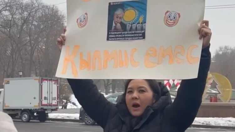 Журналист Әсем Жәпішеваны полиция ұстады