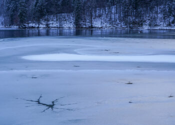 На Балхаше автомобиль провалился под лед: один человек погиб