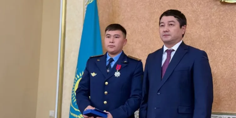 Ақтаудағы ұшақ апаты: көмекке асыққан адамдар мемлекеттік марапат алды