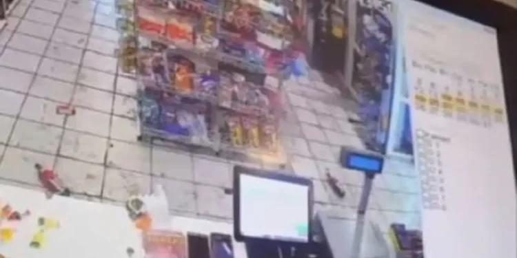 Саран қаласында қарақшы сатушы әйелді пышақтап өлтірген