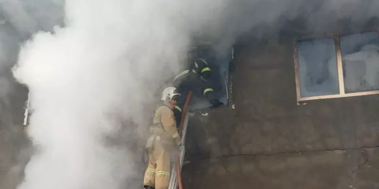 Пожар разгорелся в цеху в Алматы