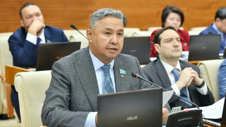 Перуашев предложил запретить коррупционерам выезд за границу даже после отсидки