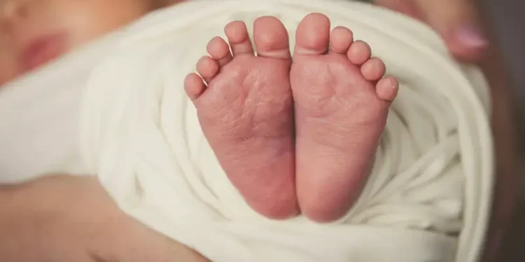 В Алматы нашли мать новорожденной девочки, оставленной в подъезде