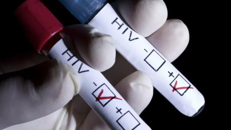 Жаңа босанған әйел қан құюдан кейін АИТВ жұқтырған