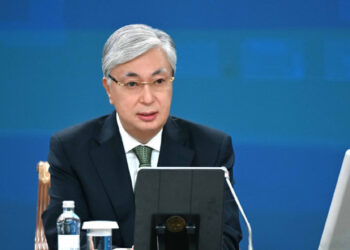 Токаев поставил задачу по решению проблемы пробок в Астане