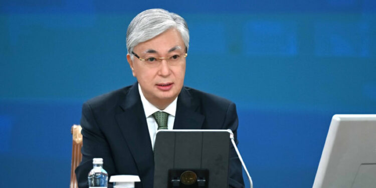 Токаев поставил задачу по решению проблемы пробок в Астане