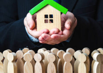 Орал тұрғыны пәтеріне 95 адамды тіркеген