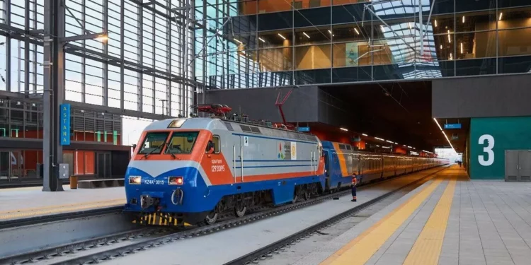 Алғашқы интернеті бар пойыз сапарға шықты