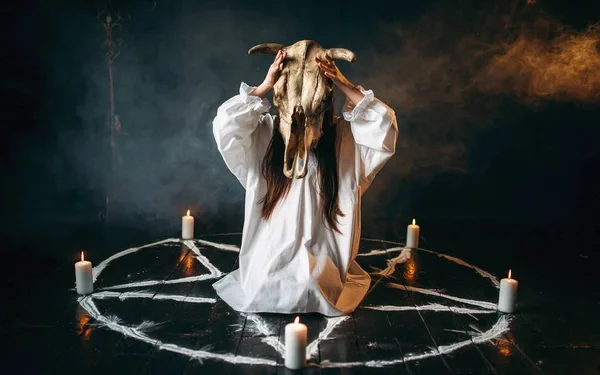 Обряд «изгнания шайтана» из девочки шокировал общественность