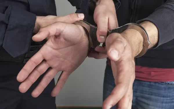 Иностранца с 2 тысячами SIM-карт задержали в Алматы