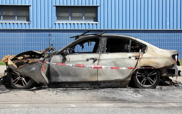 Огнеборцы МЧС потушили горящий автомобиль в Шымкенте