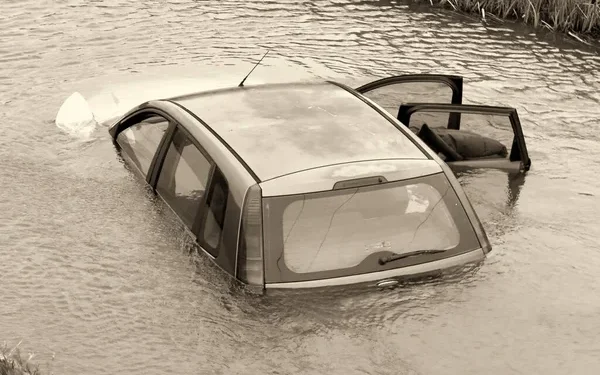 Автомобиль с людьми упал в Иртыш: единственный выживший раскрыл причину трагедии