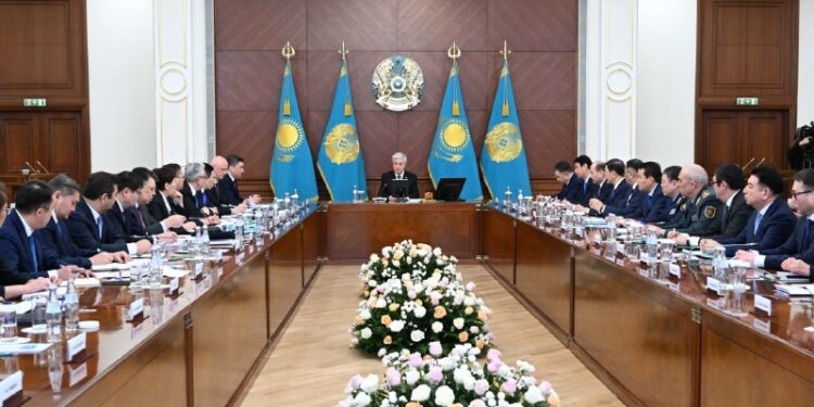 Токаев: Казахстан должен быть готов к глобальным изменениям и новым технологическим вызовам