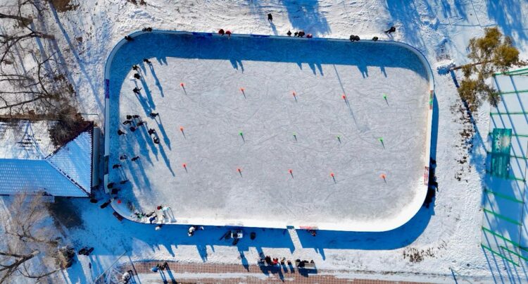 В Конаеве открылся каток