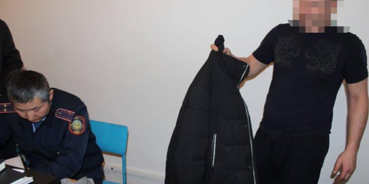 Мужчина, обмотавшись шарфом, пытался ограбить АЗС в Костанайской области