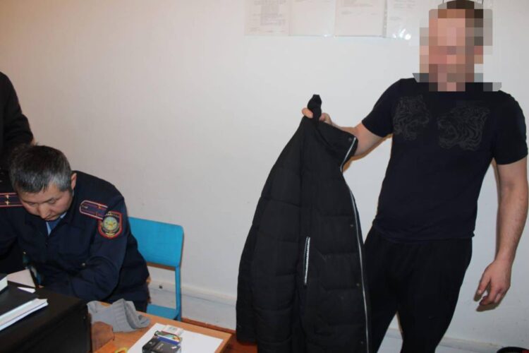 Мужчина, обмотавшись шарфом, пытался ограбить АЗС в Костанайской области