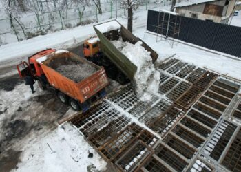 В Алматы запустили первый снегоплавильный пункт