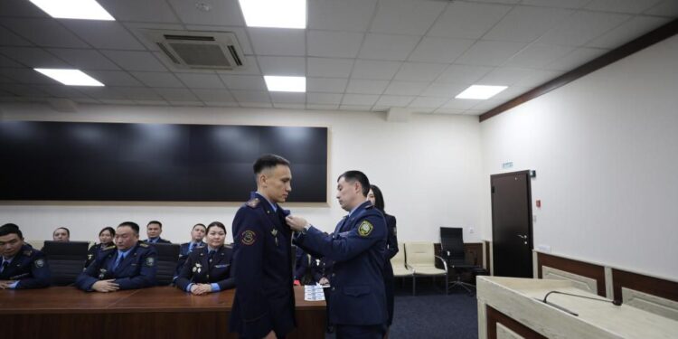 В Алматы наградили участников тушения пожара в КБТУ