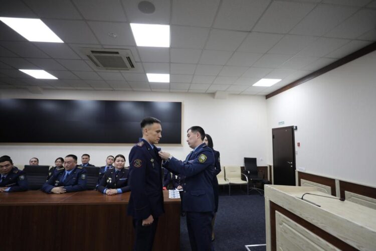 В Алматы наградили участников тушения пожара в КБТУ