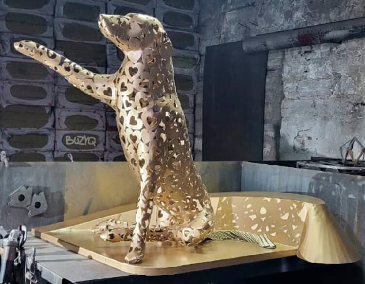 Скульптура Пшона готова, но останется в мастерской