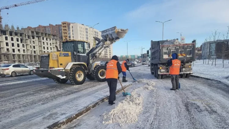 Астанада қарды күреуге 1900-ден астам арнайы техника жұмылдырылды