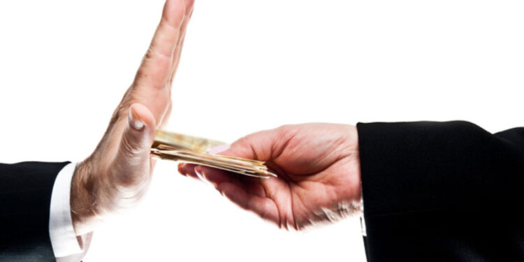 Қазақстанда былтыр 200-ден астам шенеунік парамен ұсталды