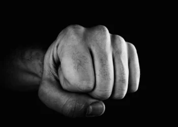 Мас күзетші 6-сынып оқушысын ұрған