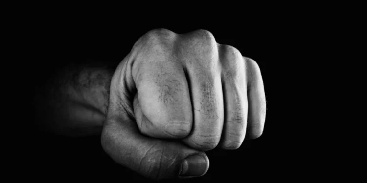 Мас күзетші 6-сынып оқушысын ұрған