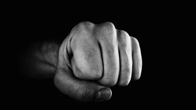 Мас күзетші 6-сынып оқушысын ұрған