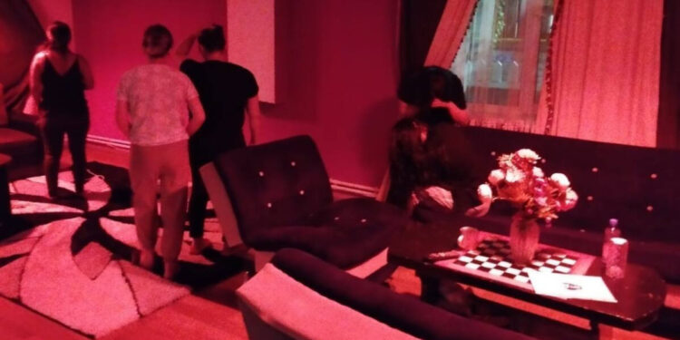 Алматыда боди-массаж жасайтын 16 салоннан 30 әйел ұсталды