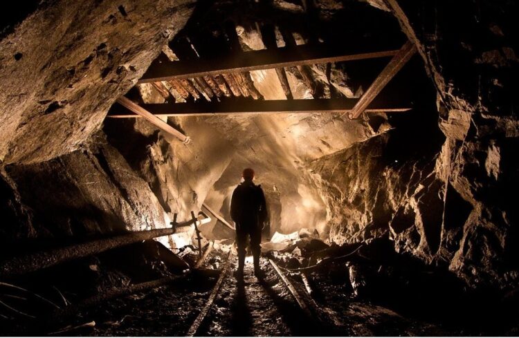 Қаза болған кеншілердің отбасына көмек беріледі